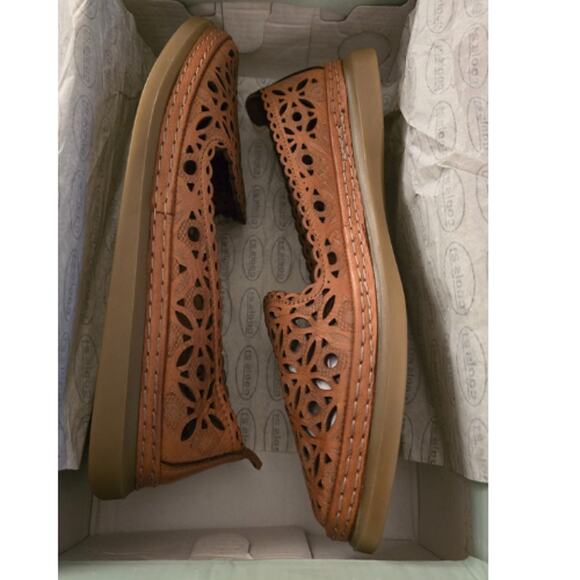 Cools Women's Tumi Perforated Leather Flats in Tan New Size 38 EU / 7.5 - Picture 6 of 8